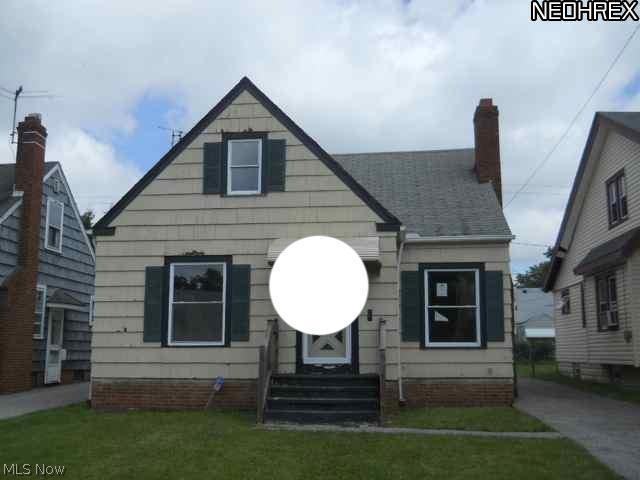 5223 Arch St, Maple Heights, OH 44137 - photo 1