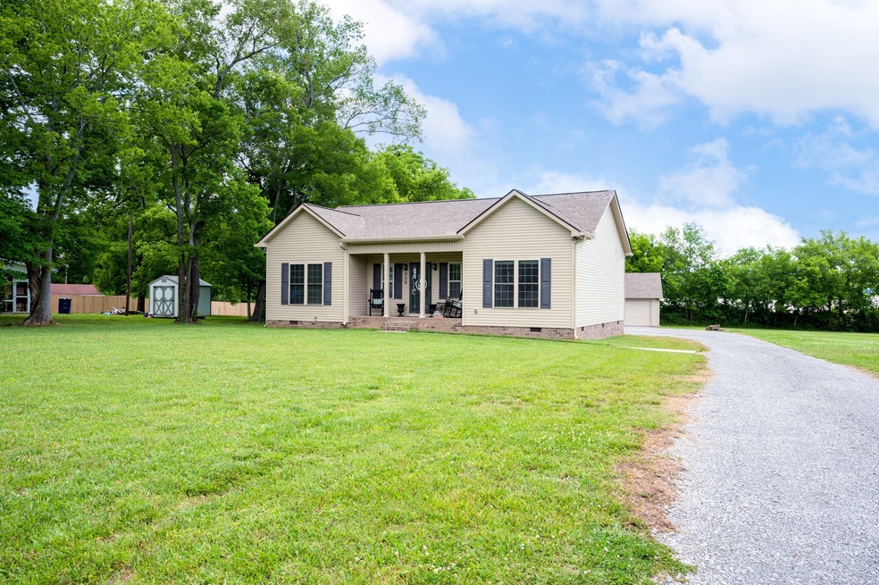 928 Horse Mountain Rd, Shelbyville, TN 37160 - photo 1
