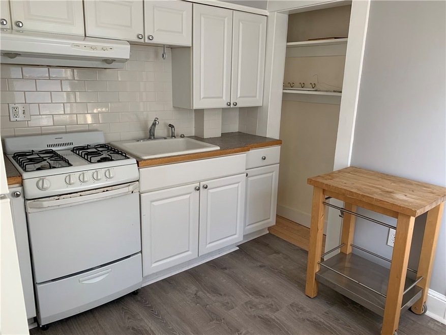 16 Mann Ave unit 2B, Newport, RI 02840 - photo 1