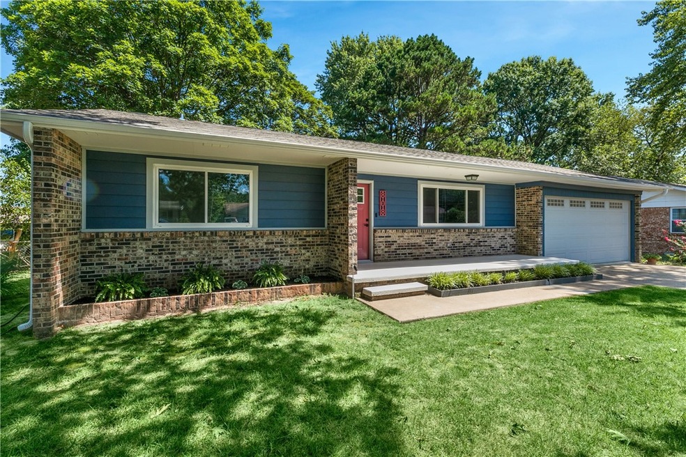 808 NW 11th St, Bentonville, AR 72712 - photo 1