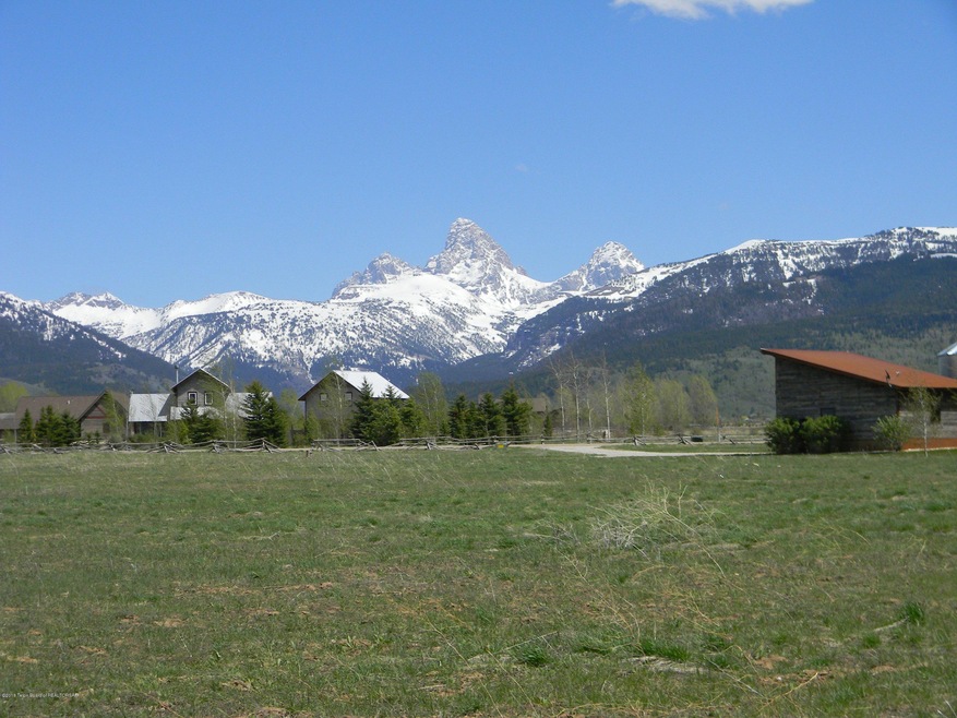 Lot 7 Looking E