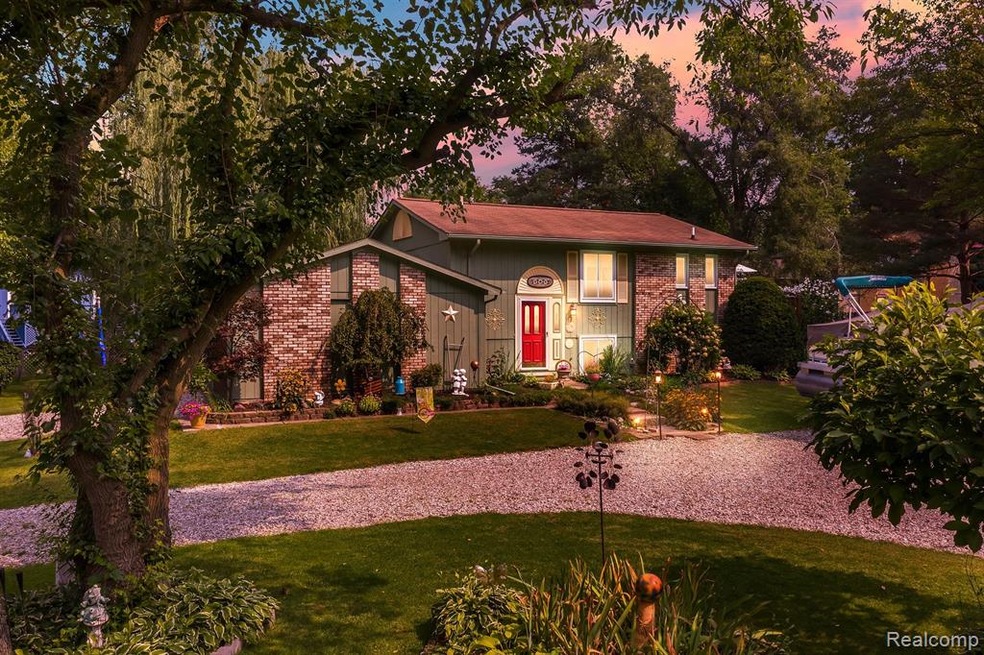 01-1418 Roberta Ct-WindowStill-Real.jpg