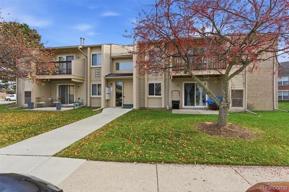 15090 Northpointe Dr, Sterling Heights, MI 48313 - photo 1