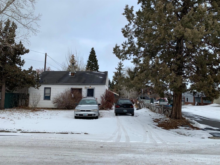 220 SE Willow Ln, Bend, OR 97702 - photo 1