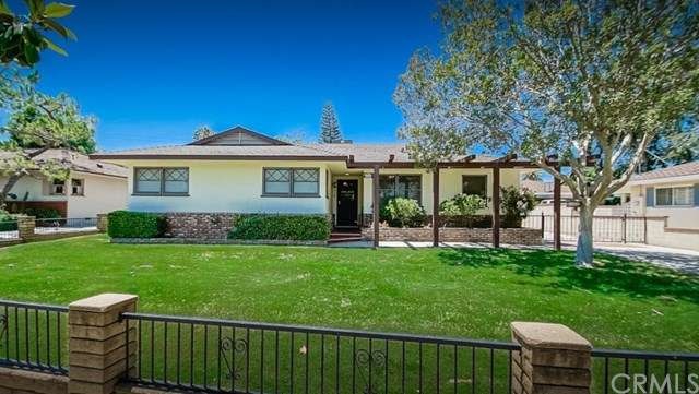 Great Front yard with block wall and custom Rod Ir