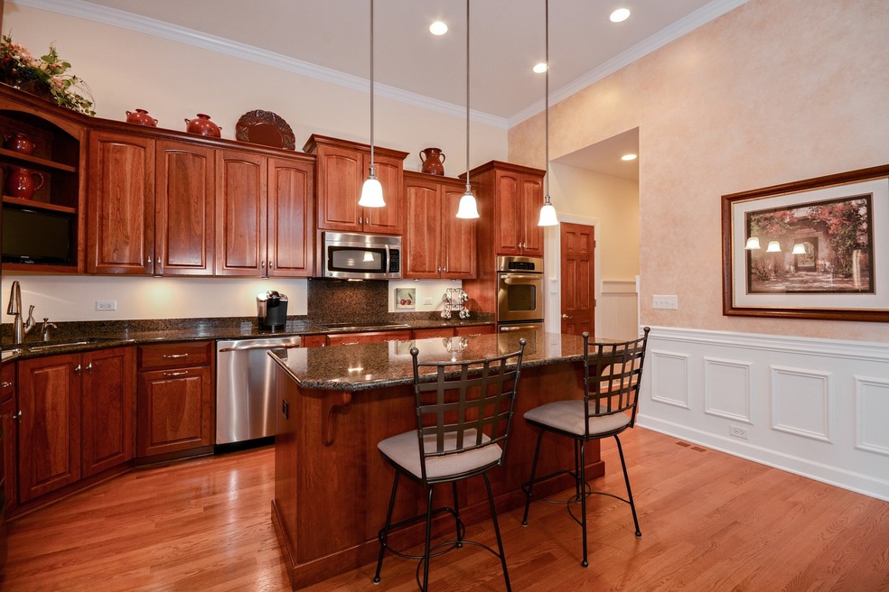 2011 N President St, Wheaton, IL 60187 - photo 1