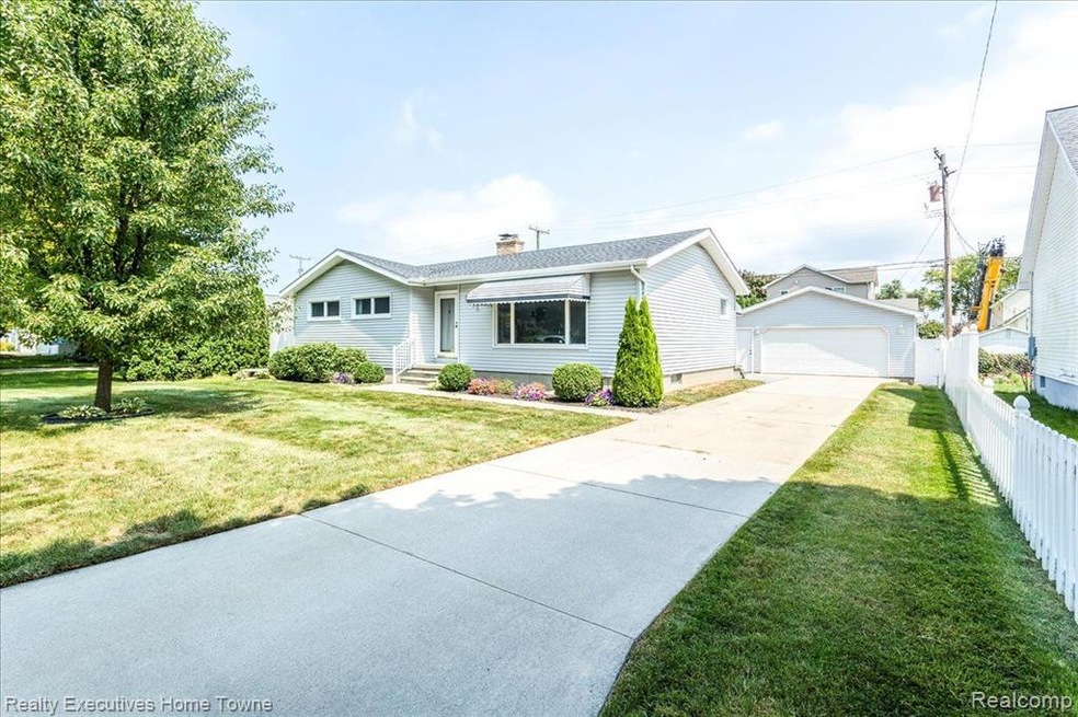 2912 Wright St, Port Huron, MI 48060 - photo 1