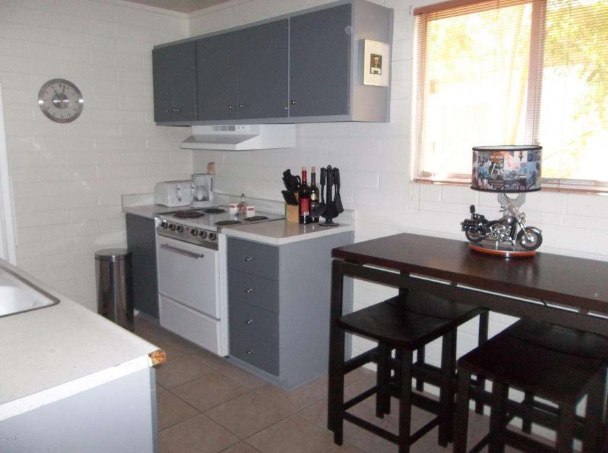 EAT IN KITCHEN