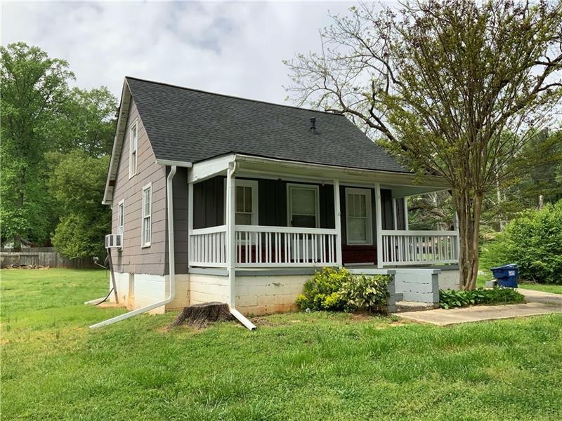 Country House on a 0.88 Acre lot, 2 Bedrooms, 1 Ba