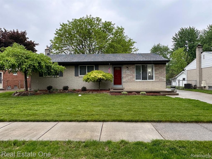 Welcome Home to this great Livonia neighborhood!