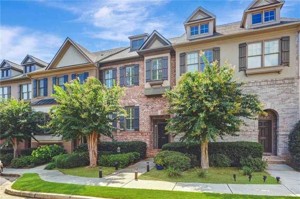 Multi unit property with a front yard