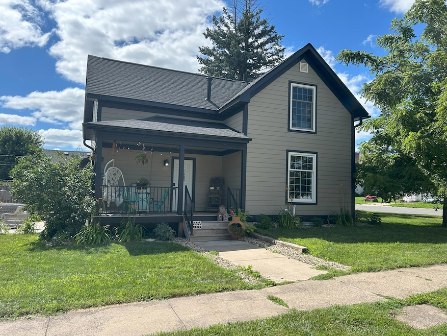 110 4th St SW, Plainview, MN 55964 - photo 1