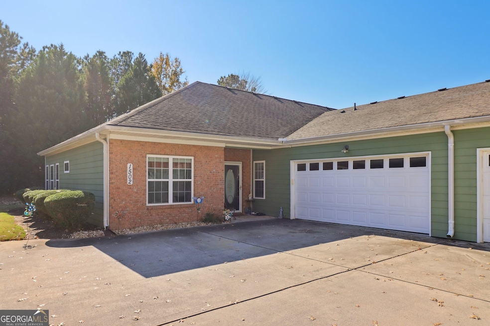 1502 Commonwealth Cir unit 1502, Newnan, GA 30263 - photo 1