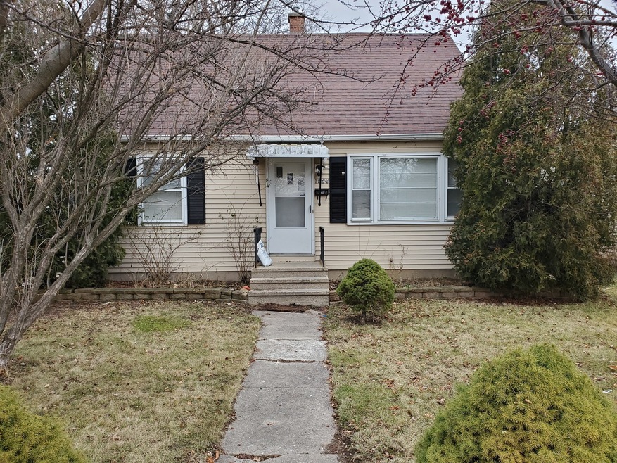 1924 Pearsall Pkwy, Waukegan, IL 60085 - photo 1