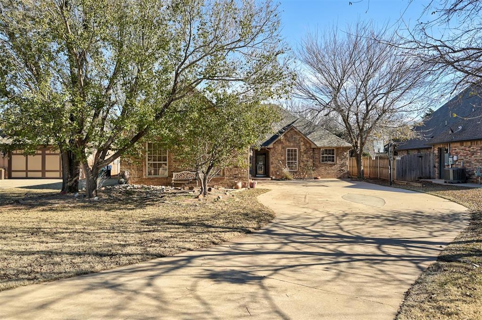 2812 Mirage St, Yukon, OK 73099 - photo 1