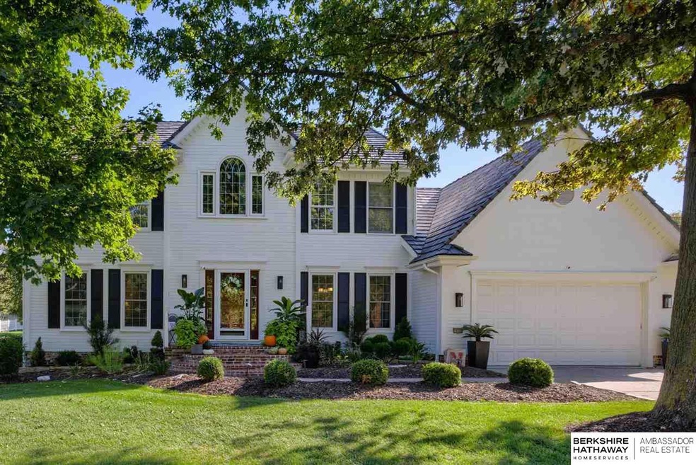 Wonderful 2 story in Bay Shores