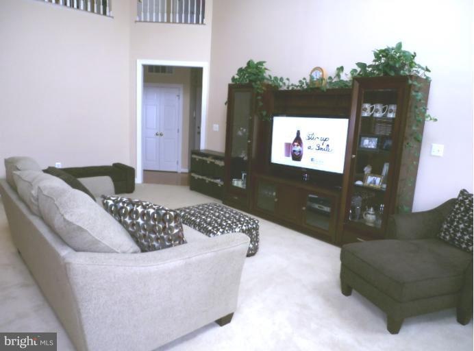 25642 S Village Dr, Chantilly, VA 20152 - photo 1