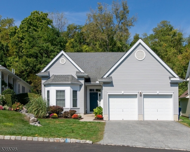 27 Bluffs Ct, Hamburg, NJ 07419 - photo 1