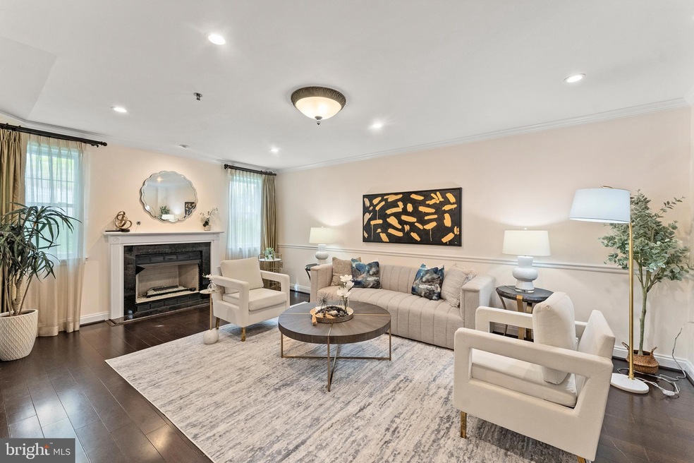 Lillian Court unit TH20, McLean, VA 22102 - photo 1