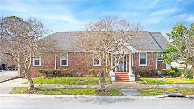 2430 Hollygrove St, New Orleans, LA 70118 - photo 1