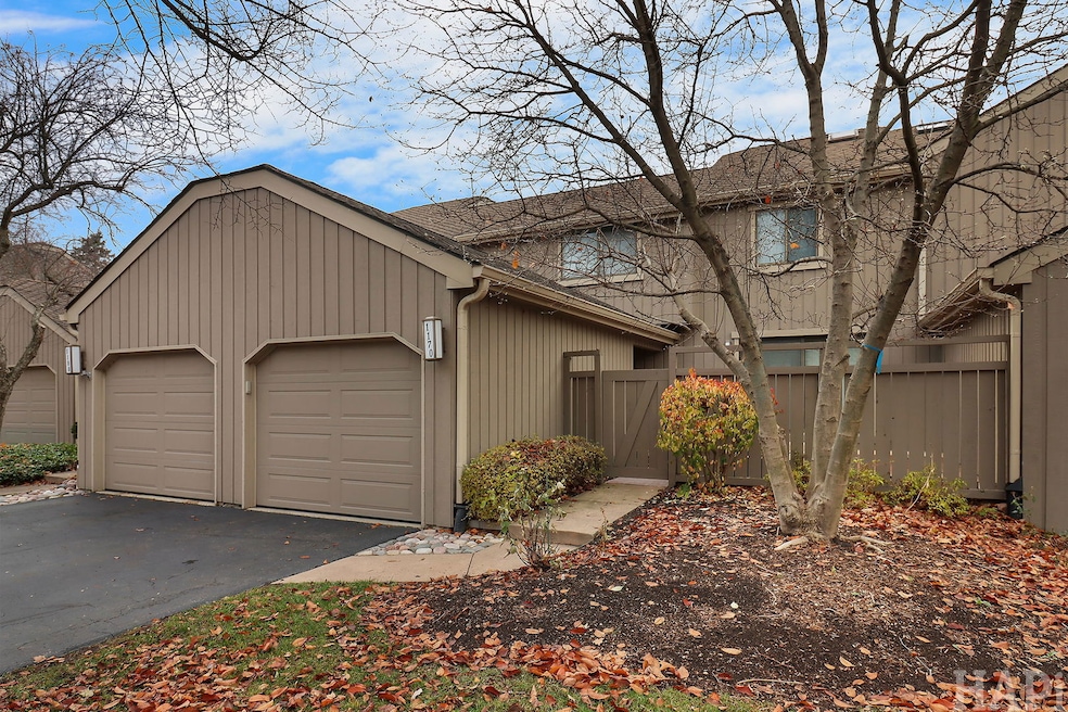 1170 Oak Hill Rd, Lake Barrington, IL 60010 - photo 1