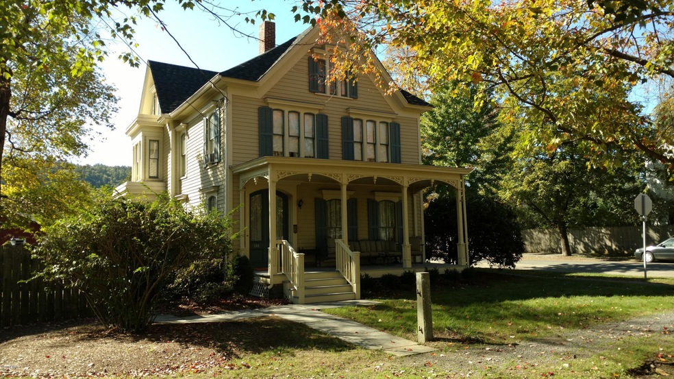 114 W Ann St, Milford, PA 18337 - photo 1