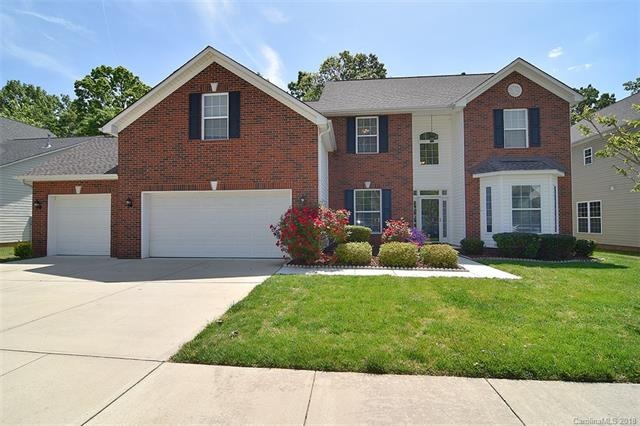 Flat lot with 3 car garage and driveway!