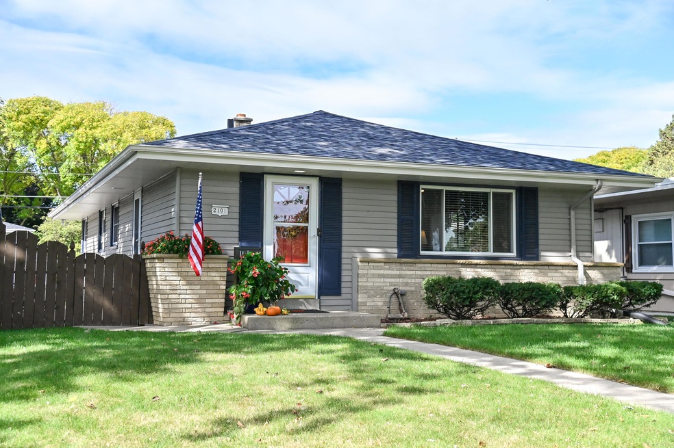 2101 N 116th St, Milwaukee, WI 53226 - photo 1