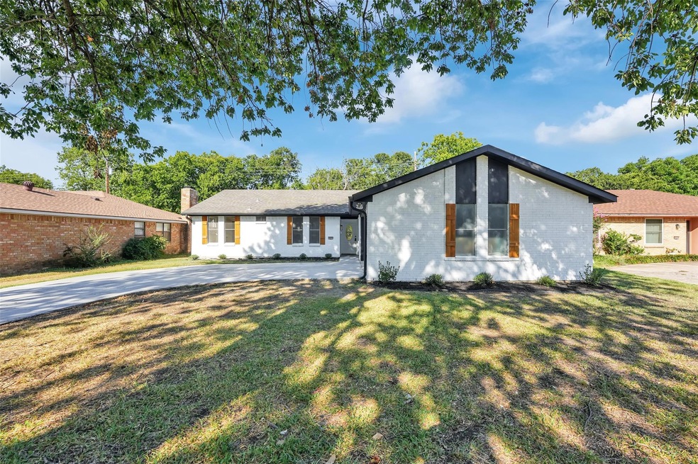Ranch-style home with a front yard
