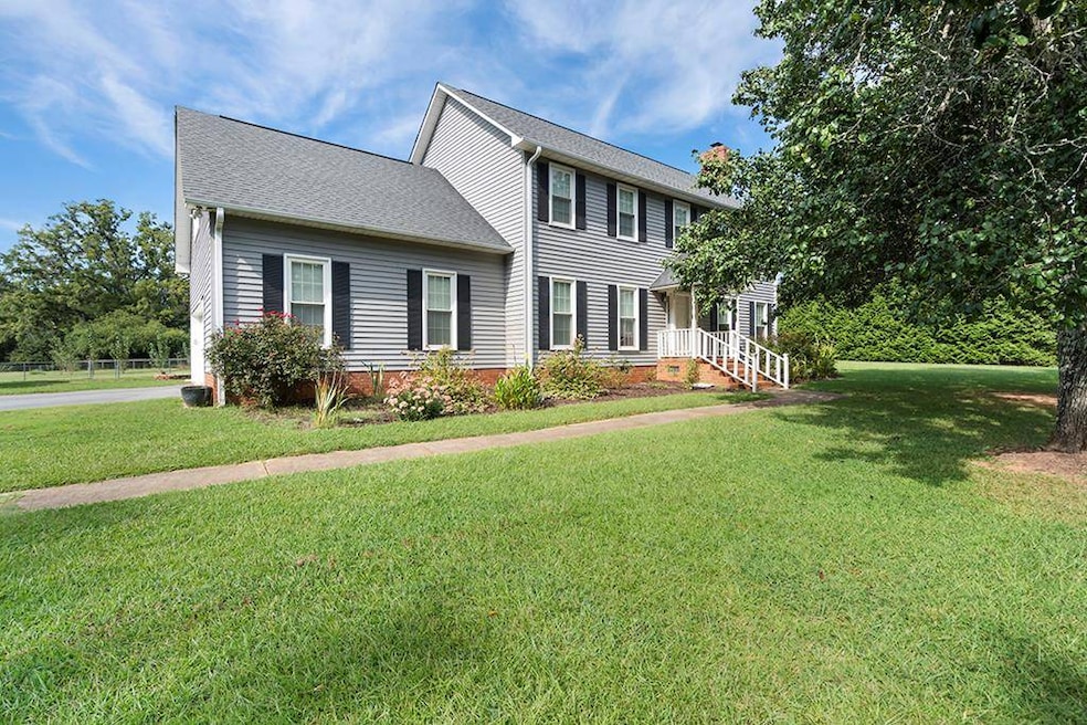 104 Wentworth Dr, Greenwood, SC 29649 - photo 1