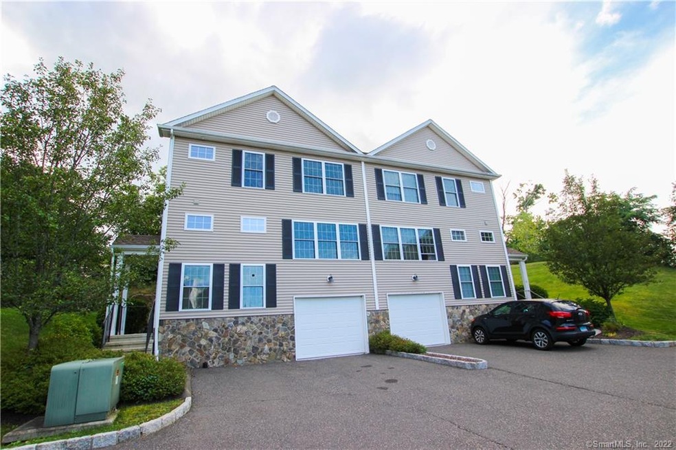 14 Morton St unit 14, Danbury, CT 06810 - photo 1