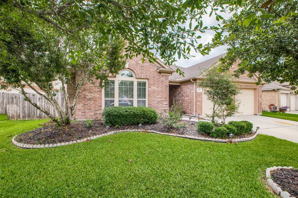 31806 Forest Oak Ln, Conroe, TX 77385 - photo 1