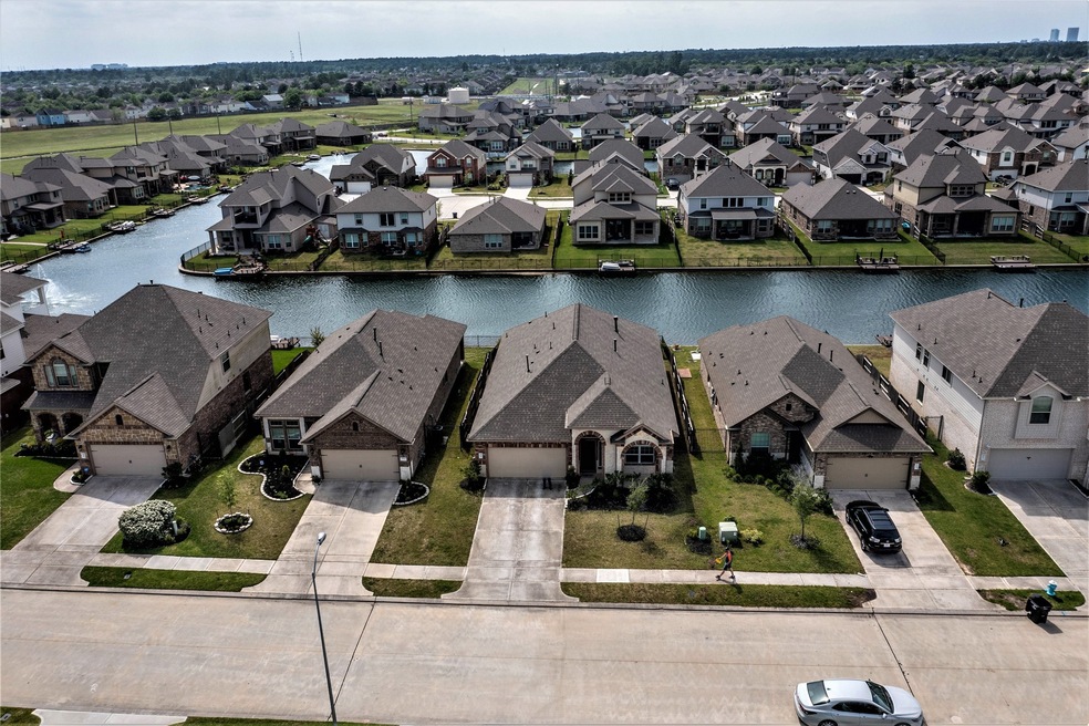 29658 Yaupon Shore Dr, Spring, TX 77386 - photo 1