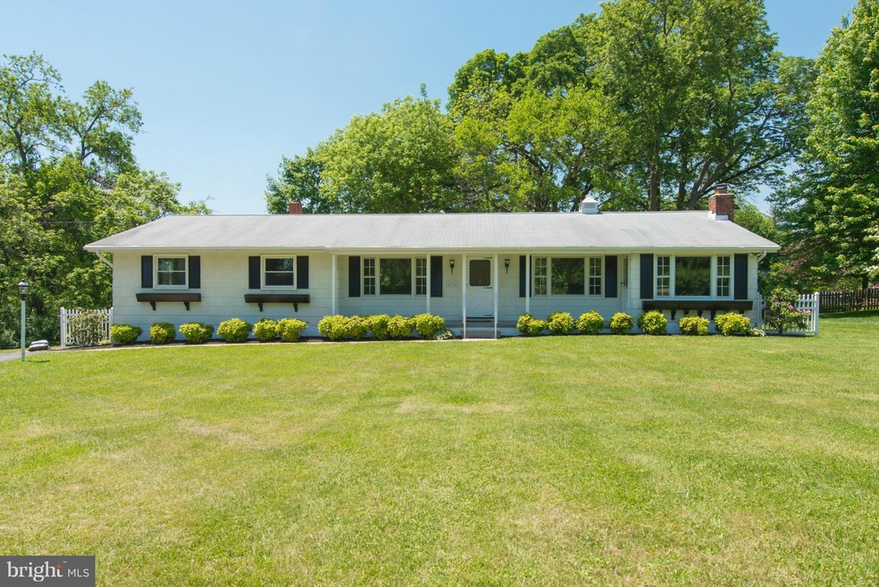 136 Longview Dr, Catonsville, MD 21228 - photo 1