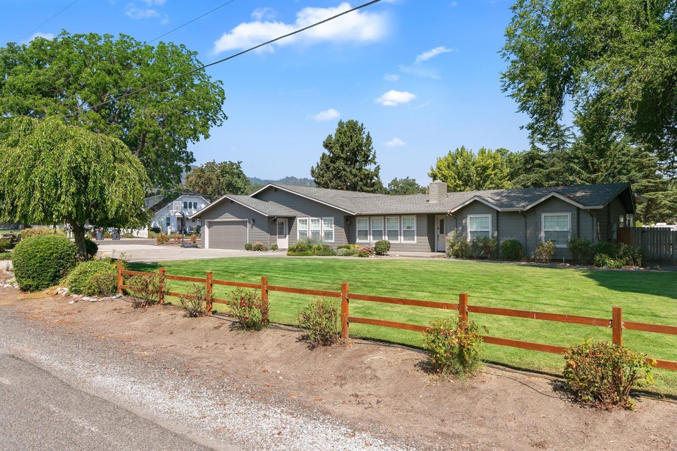 2992 Lapine Ave, Central Point, OR 97502 - photo 1