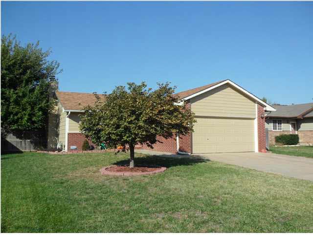Welcome Home! 1725 S Shefford - 3 bedroom, 2 bathr