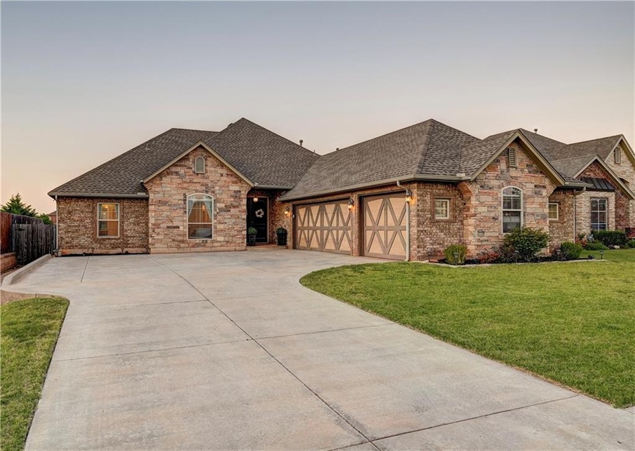 2425 SE 13th St, Moore, OK 73160 - photo 1