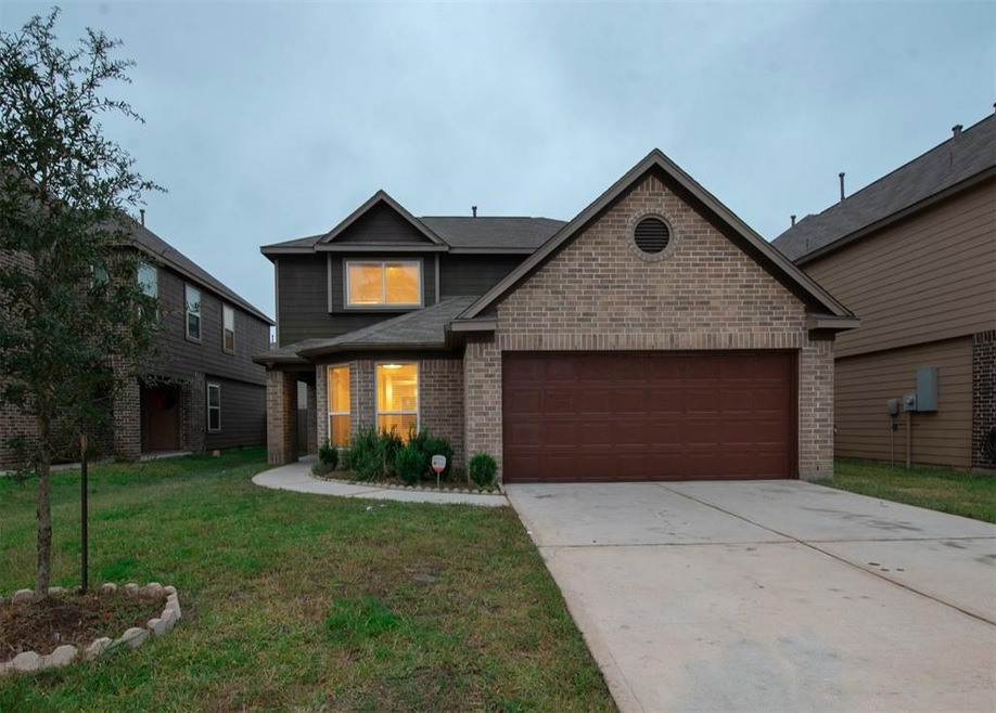 9926 Swallow Dr, Conroe, TX 77385 - photo 1