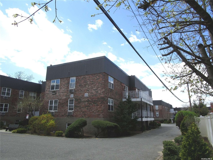 40 Daley Place unit 228, Lynbrook, NY 11563 - photo 1