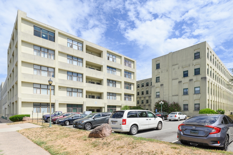 102 Judd Square unit 102, Wallingford, CT 06492 - photo 1