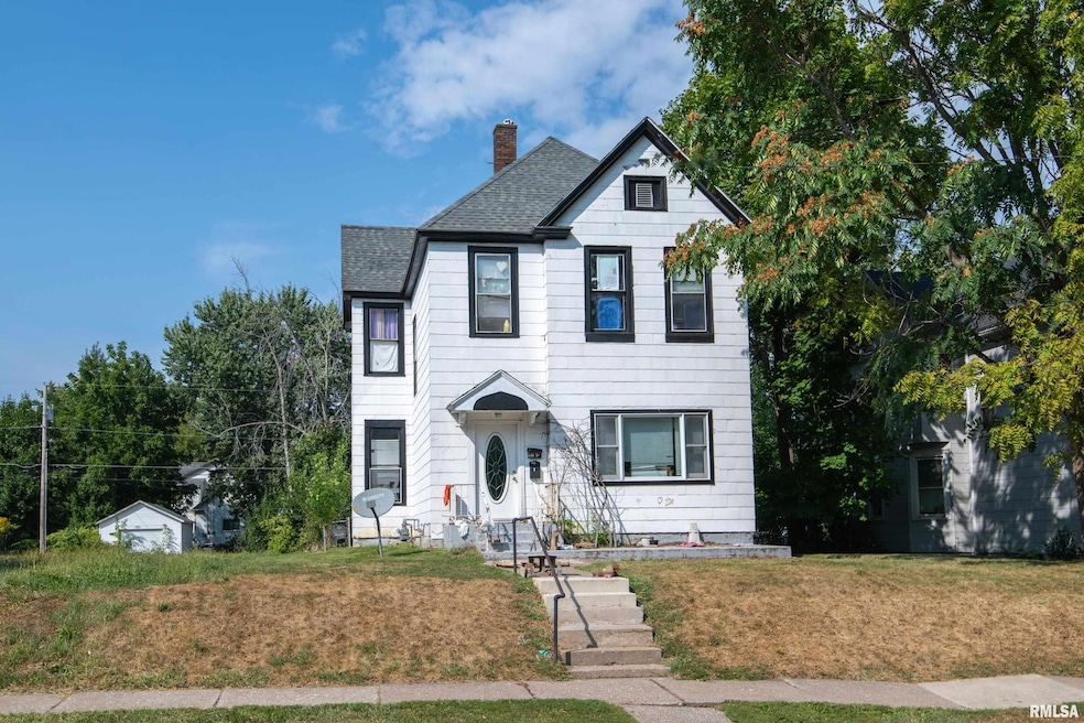 616 W 14th St, Davenport, IA 52803 - photo 1