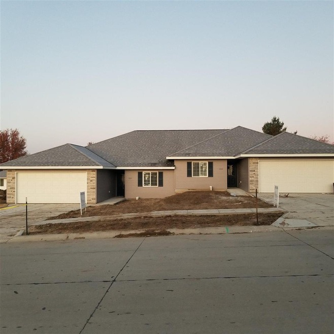 1115 W Meadow Ridge Rd, Norfolk, NE 68701 - photo 1