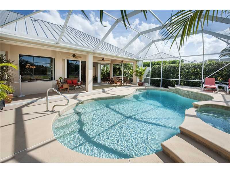 Swimming Pool/Hot Tub/Sauna. Private tropical pool