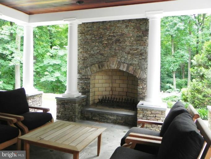 12 Brierleigh Ct, Lutherville Timonium, MD 21093 - photo 1