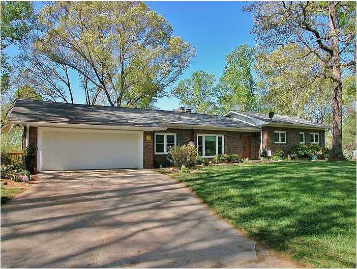 4619 Shoreline Ln, Gainesville, GA 30506 - photo 1