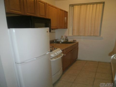 Acropolis Gardens unit 1G, Astoria, NY 11105 - photo 1