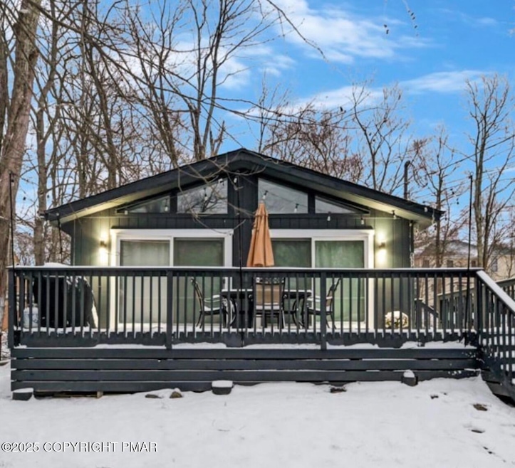 5306 Ledgewood Dr, Tobyhanna, PA 18466 - photo 1