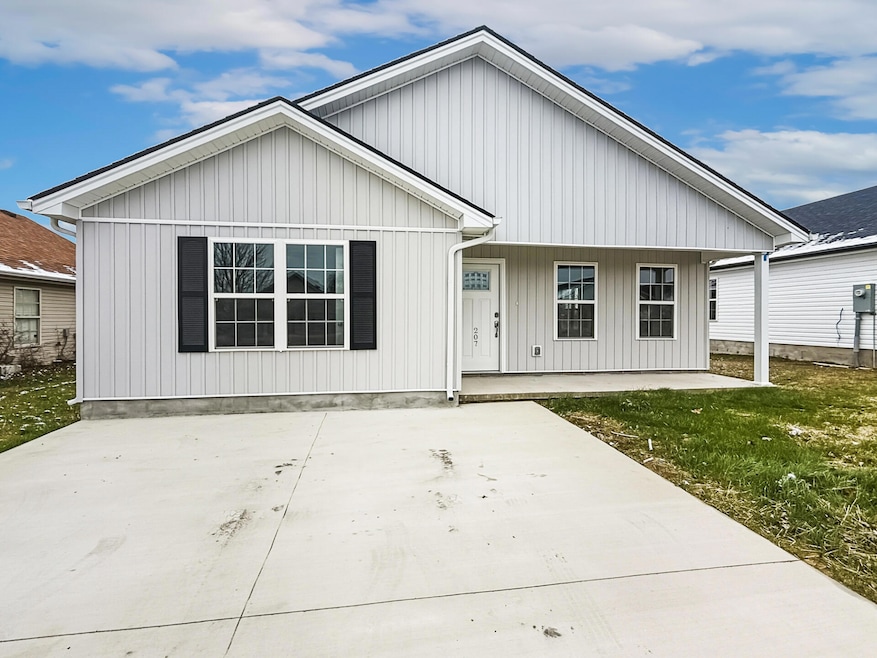 207 Charles Carr Dr, Harrodsburg, KY 40330 - photo 1