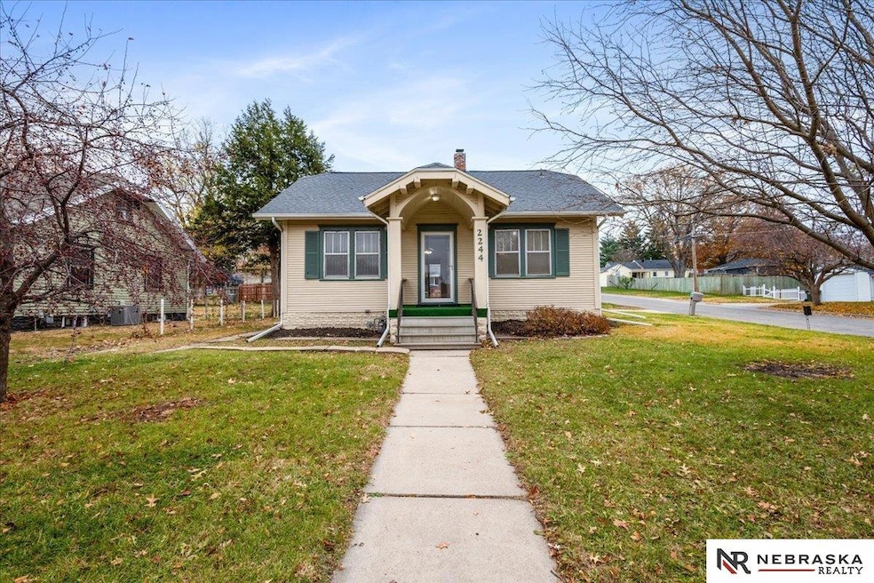2244 S 33rd St, Lincoln, NE 68506 - photo 1