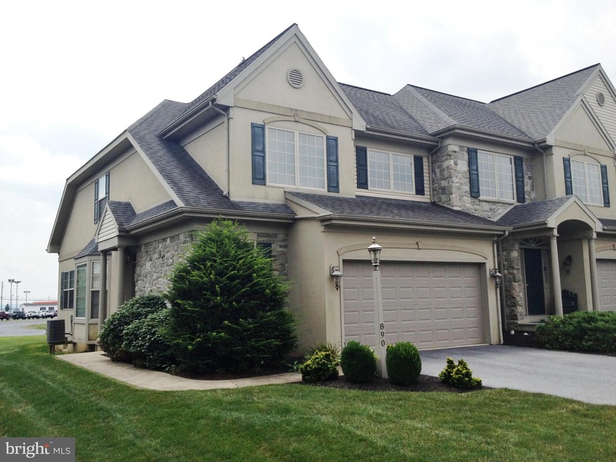 890 Walnut St, New Holland, PA 17557 - photo 1